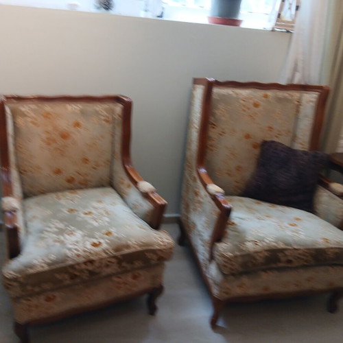 Classic living room set like new, vintage style with walnut wood