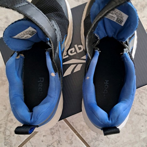 Reebok kids' athletic shoes No30 like new with box