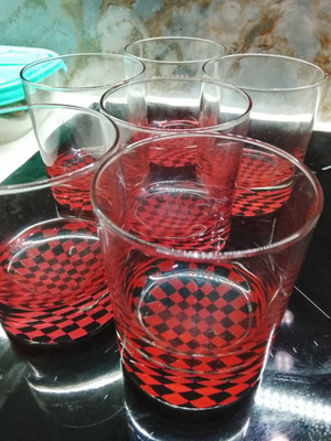 Set of 6 glass drinking glasses with red-black checkered design