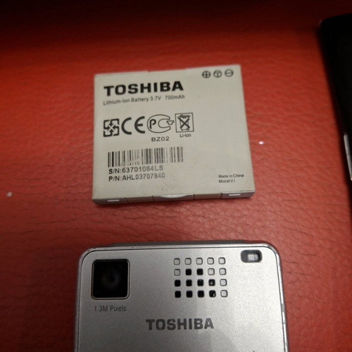 TOSHIBA TS608 used with box, manual, handsfree and USB cable