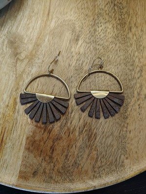 Earrings metal and suede, new, brown and gold color