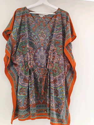 Sfera Beachwear Women's Caftan like new, multicolor, size M-L