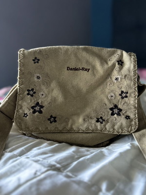 Daniel Ray Vintage Y2K Casual Boho Embroidered Crossbody Bag like new