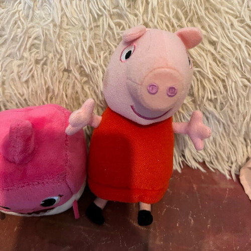 Peppa Pig and Baby Shark plush toys used without sound