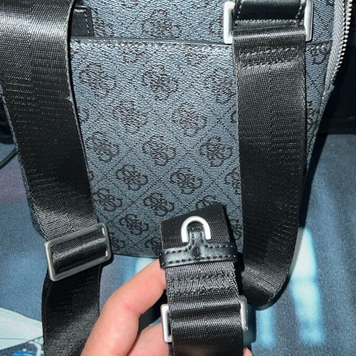 Guess bag shoulder black in excellent condition