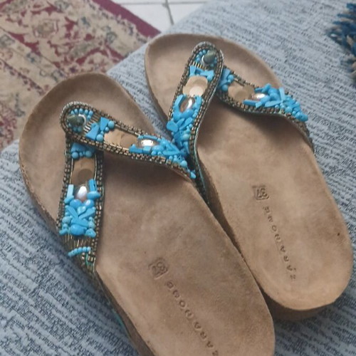 Σαγιονάρες Zara καινούργιες με χάντρες και φελό boho