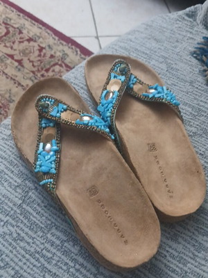 Σαγιονάρες Zara καινούργιες με χάντρες και φελό boho