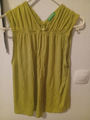 Benetton sleeveless top lyocell size M like new, lime green