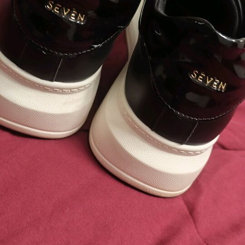 Seven black and white sneakers like new, size 41