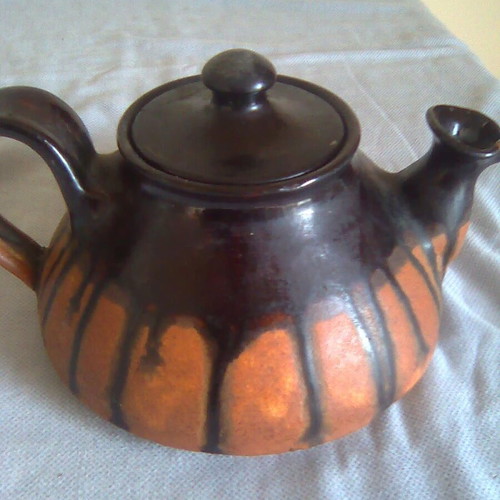 Clay traditional style tea set like new, black