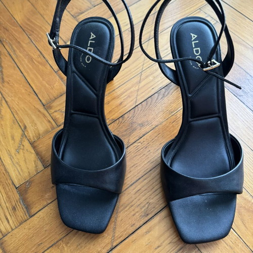 Aldo black sandals like new with heel size 39