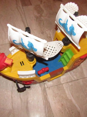 Πειρατικό πλοίο Μικρά Ανθρωπάκια Fisher Price μεταχειρισμένο, με ήχους