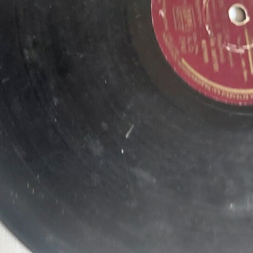 His Master's Voice record used, 'Mono konta sou' laiko