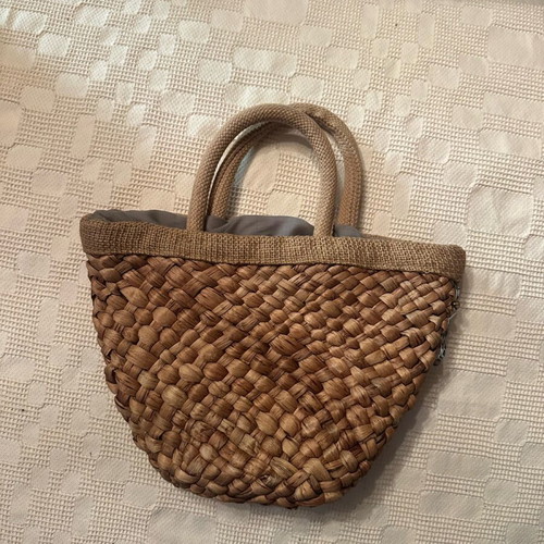 Women’s handheld bag beige like new