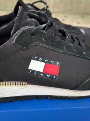 Tommy Hilfiger men's sneakers used, size 44, black