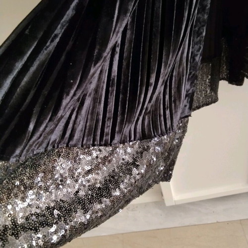 Benetton dress black velvet new, size L