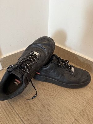 Nike Air Force 1 Low Supreme αθλητικά παπούτσια σε μαύρο, EU 44