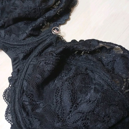 Lepel bra black 90 D new with lace and underwire