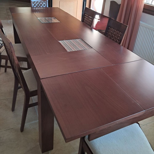 Dining set with 6 walnut chairs extendable, like new