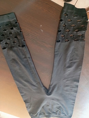 Armonia elastic capri leggings size M black like new