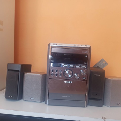 Philips stereo system with used Sony 100W speakers