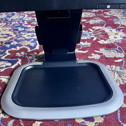 HP LE1901w monitor with stand used