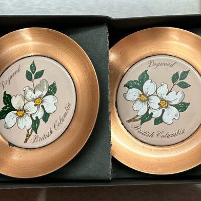 Decorative plates new, set of 4 with dogwood theme