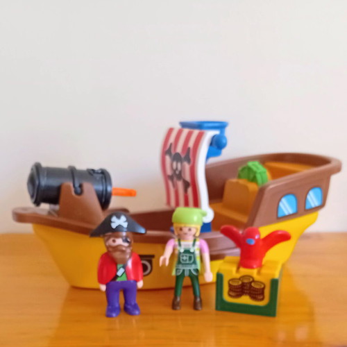 Playmobil Pirate Ship like new with water cannon and figures
