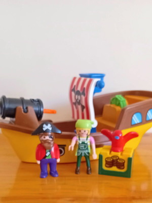 Playmobil Pirate Ship like new with water cannon and figures