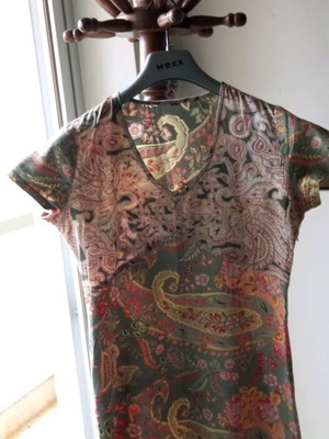 Women's cotton summer dress size M like new, multicolored