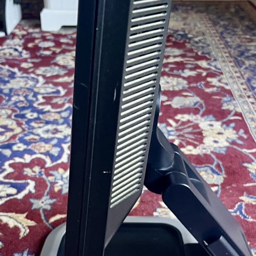 HP LE1901w monitor with stand used