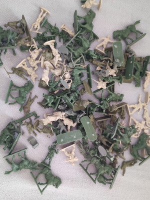 Model figures with horses and soldiers, scale 1/72