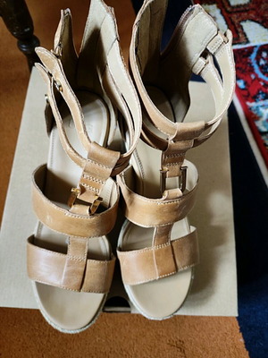 Ugg Kolfax σανδάλια 38 νούμερο σαν καινούργια, καλοκαιρινά