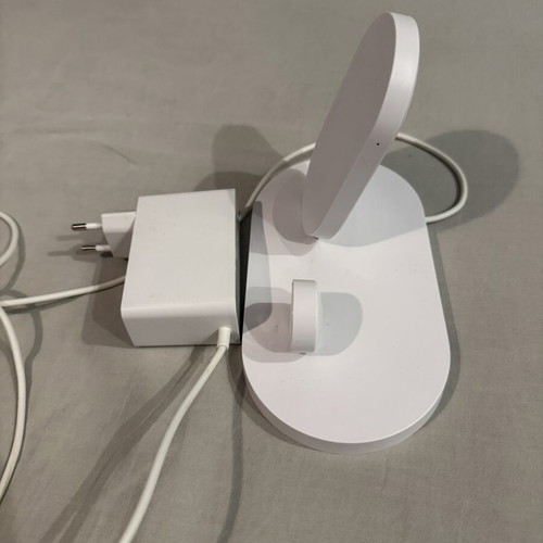 Belkin BOOST↑UP Wireless Charging Dock for iPhone and Apple Watch like new