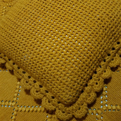 Knitted handmade blanket like new for double bed with pillow