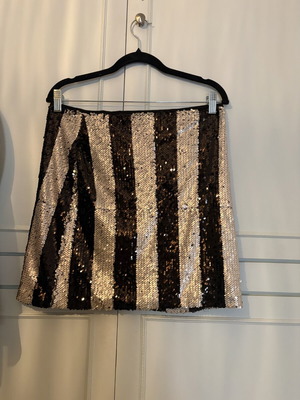 Mini skirt with sequins Collectiva Noir like new, black and silver, size M