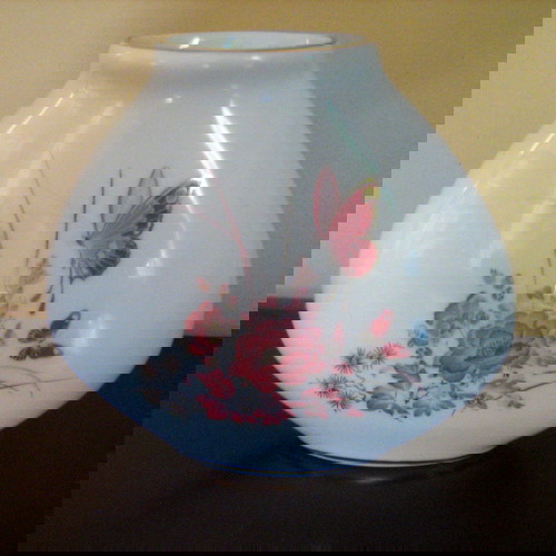 Βάζο πορσελάνης Wallendorfer Γερμανίας δεκαετίας 1960-70 σε άριστη κατάσταση με ροζ-λιλά λουλούδι και χρυσό