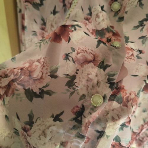 Floral women's shirt like new, pink multicolor, size M