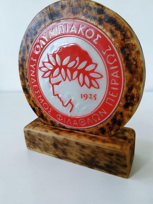 Φωτιστικό Ολυμπιακός χειροποίητο καινούργιο με ξύλινη βάση