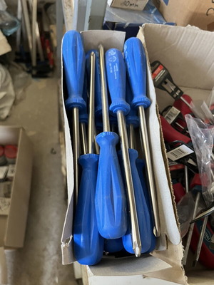 Screwdrivers set of 3 with blue handle new