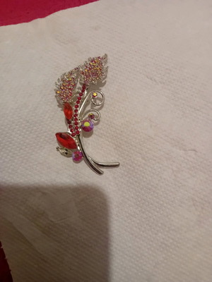 Brooch like new with rhinestones, impressive and shiny