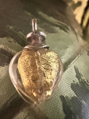 Pendant silver motif with crystal and gold leaves like new