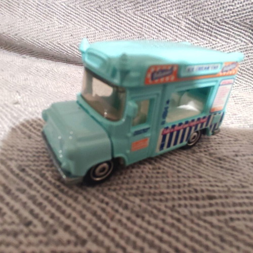 Matchbox ice cream van toy car used, 7 cm