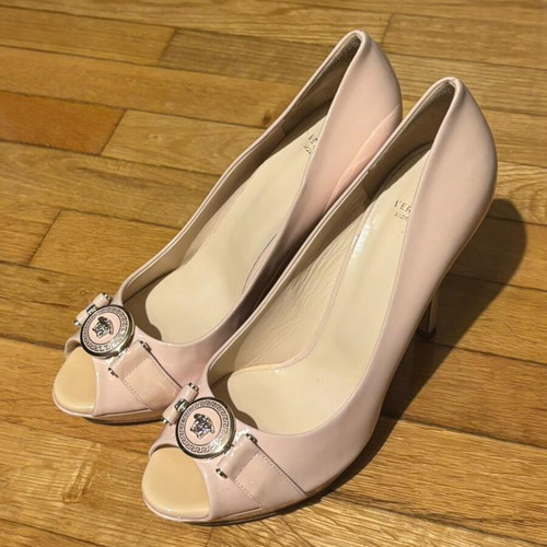 Versace Medusa patent leather heels new, size 39, pink