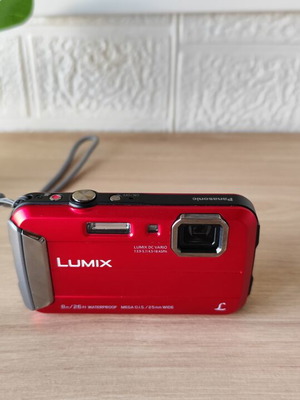 Panasonic Lumix DMC-FT30 digital compact camera like new