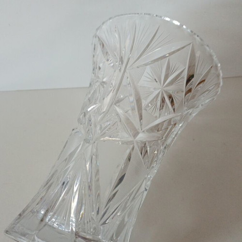 Bohemia crystal vase with intricate cut, height 19 cm
