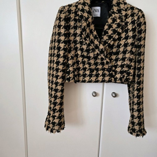 Cropped tweed jacket Zara like new, size large, black and beige