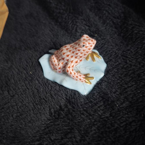 Herend Hungary Porcelain Frog on Lily Pad Set in Vieux Fish Scale Design