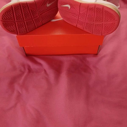 Nike girls' athletic shoes used No 23.5 white and pink