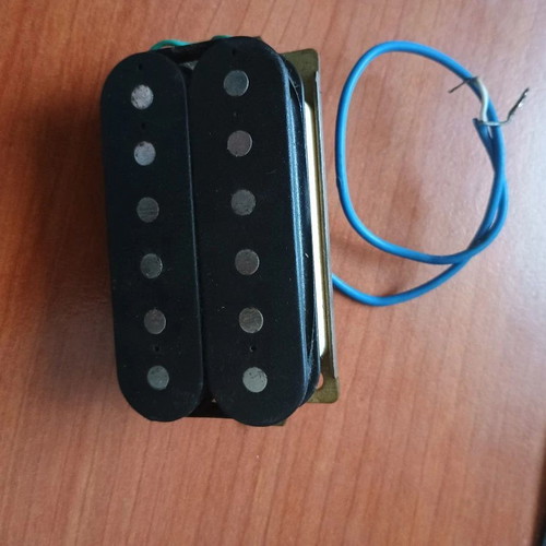 4 Humbucker pickups from Hofner, Squier Mustang and Cort